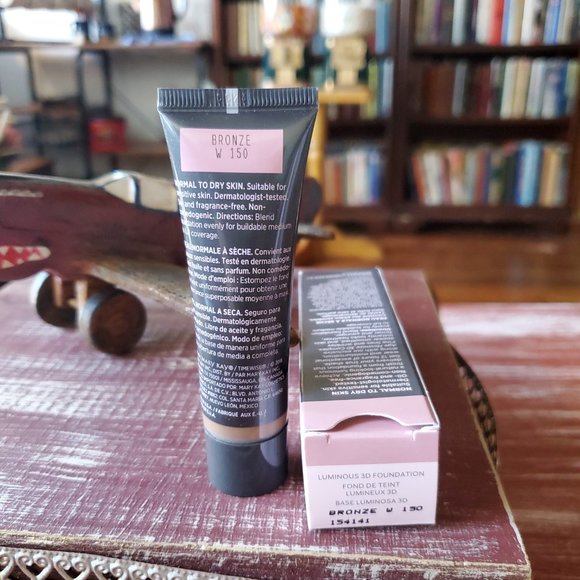 Bronze W 150 (Warm) Luminous 3D Foundation - Normal to Dry Skin TimeWise MaryKay - Picture 3 of 4